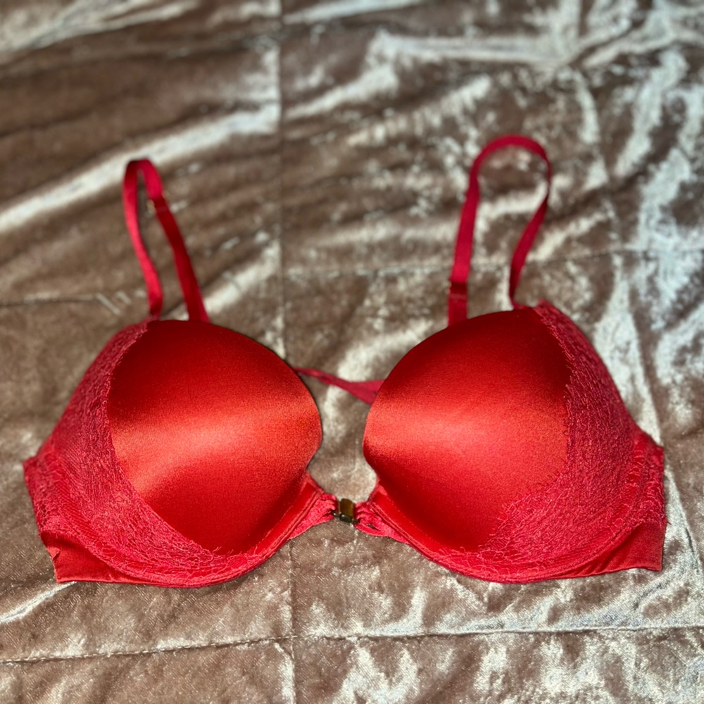 SOLD 34B Victoria’s Secret Very Sexy Bra BUY 2 GET ONE 50% OFF BRAS